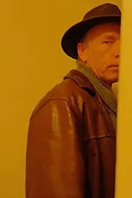A Vietnamese filmmaker explores a personal connection while creating a portrait of a gay man living in Lisbon. The film delves into the intimate process of filmmaking itself, portraying a heartfelt offering from the director to his subject as a gesture of connection and artistic expression.